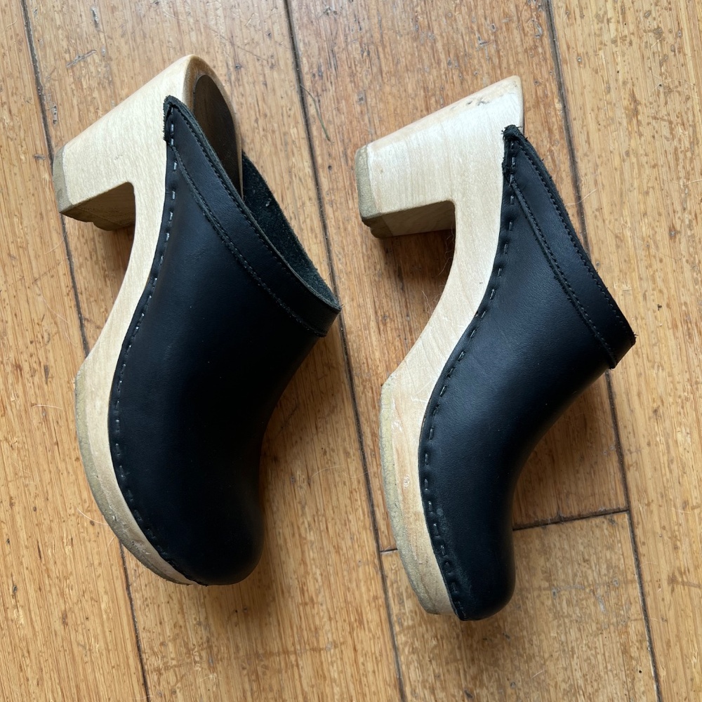 No. 6 Old School Clog - Black Leather